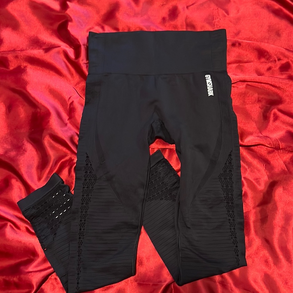 Gym shark leggings. Good condition. Logo still in decent condition